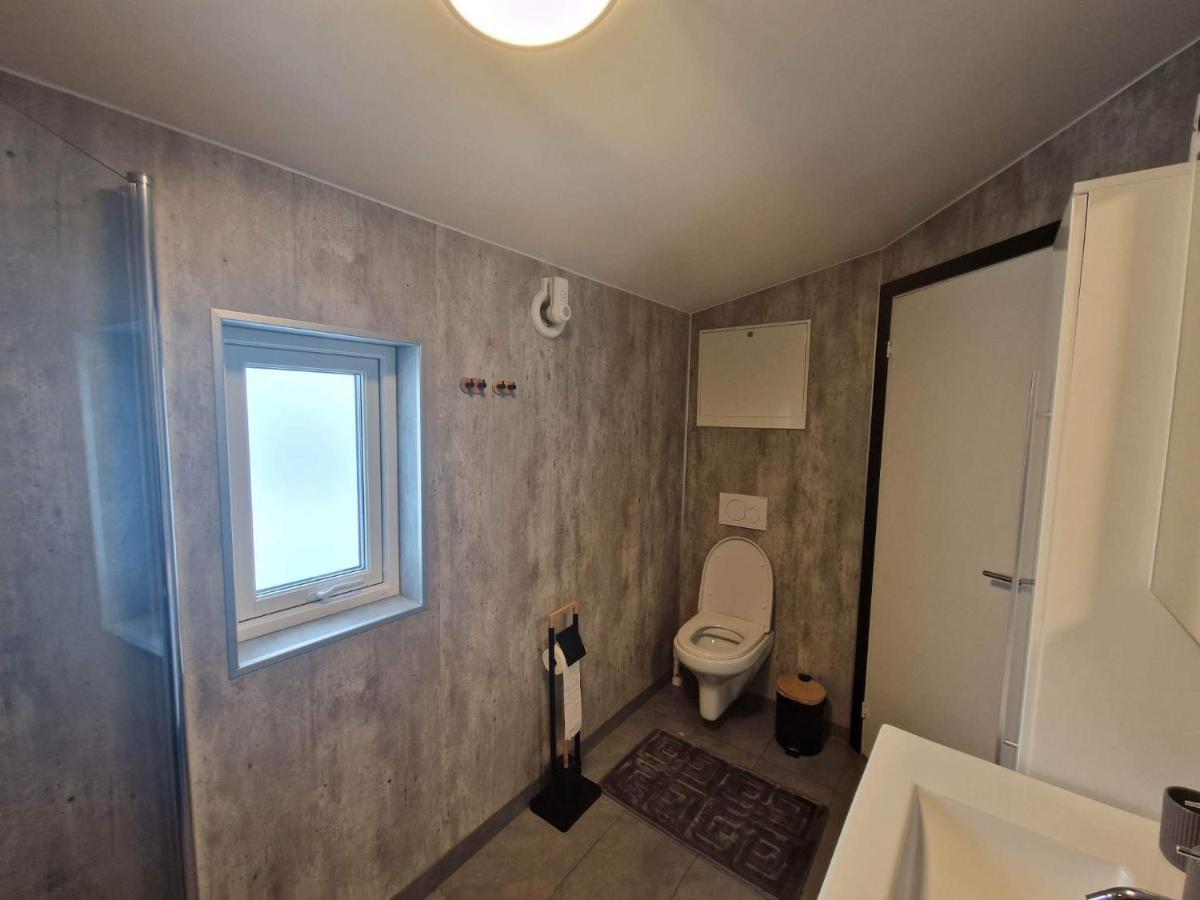 Northern Living 1 Room With Shared Bathroom 特罗姆瑟 外观 照片